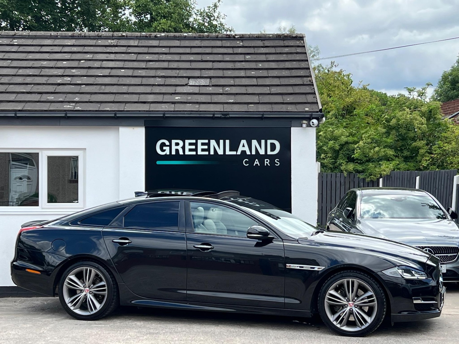 Used Jaguar XJ 2017 for sale - 76031704: Photo 1