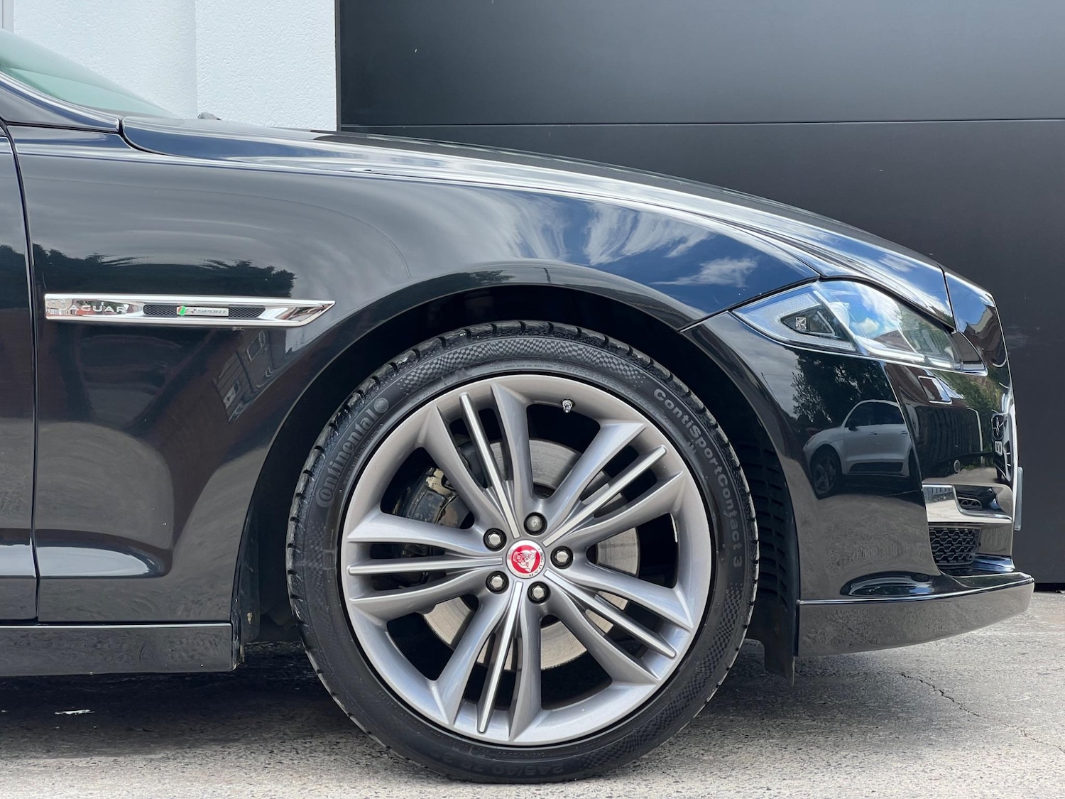 Used Jaguar XJ 2017 for sale - 76031704: Photo 10