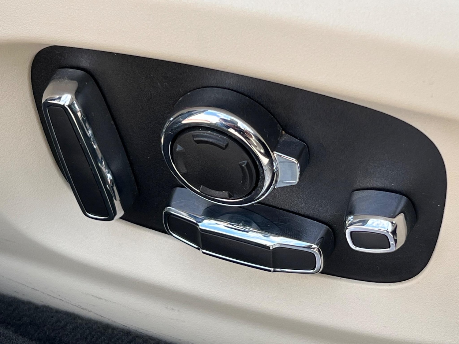 Used Jaguar XJ 2017 for sale - 76031704: Photo 15