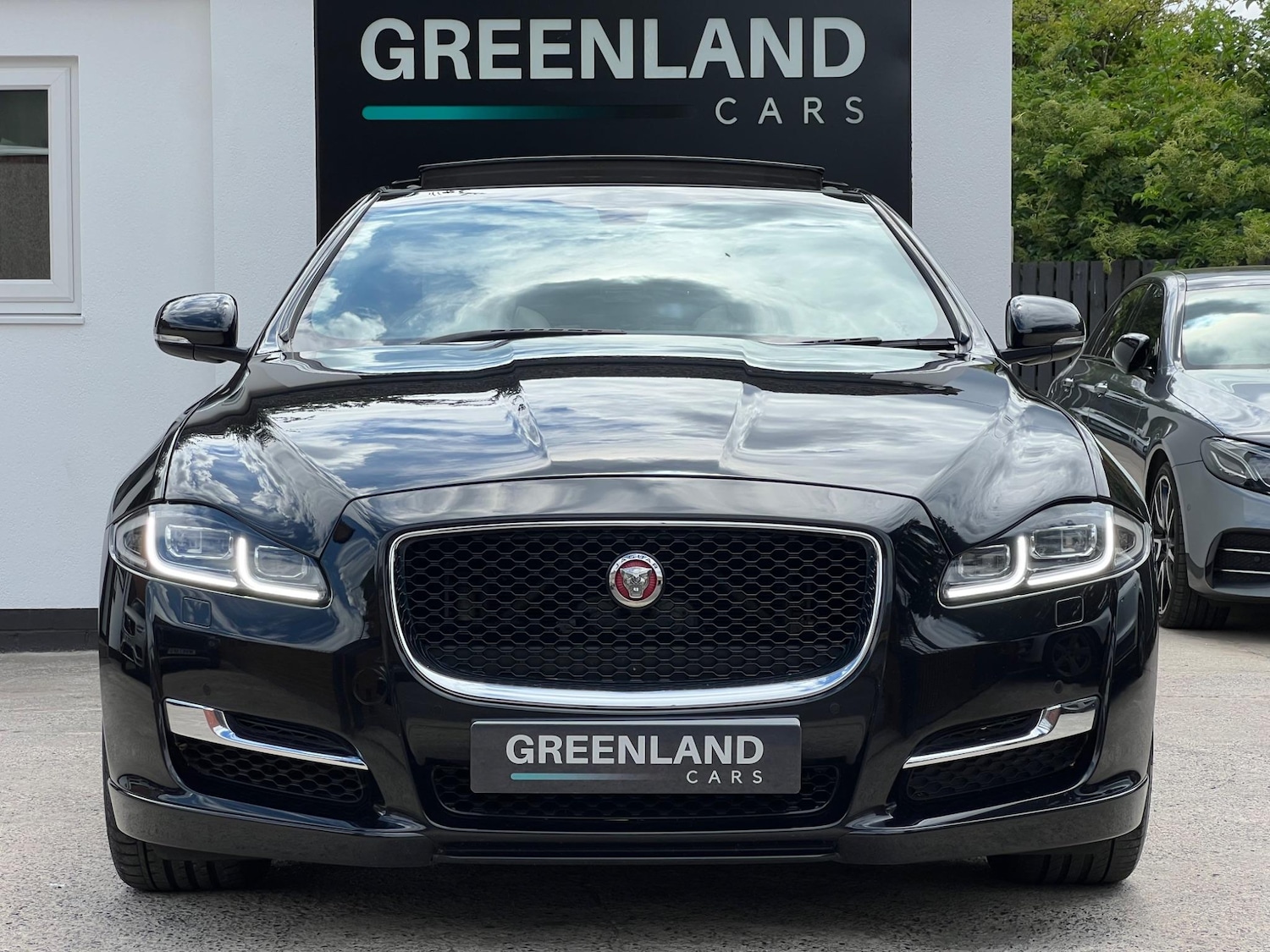 Used Jaguar XJ 2017 for sale - 76031704: Photo 3