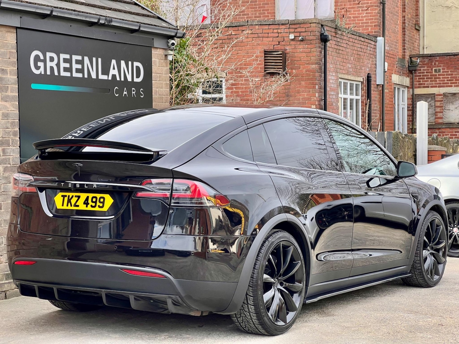 Used Tesla Model X 2017 for sale - 76032680: Photo 2
