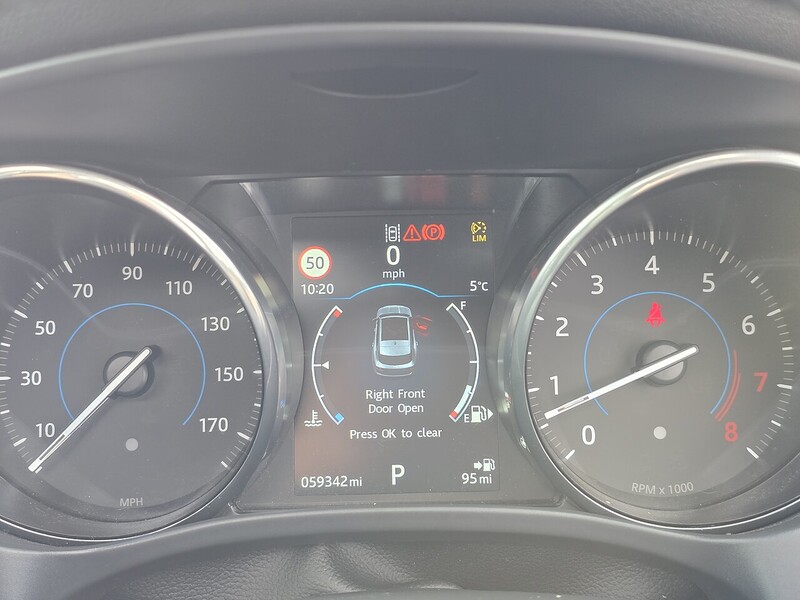 Used Jaguar F-Pace 2017 for sale - 77547804: Photo 28