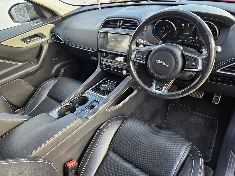 Used Jaguar F-Pace 2017 for sale - 77547804: Photo 6