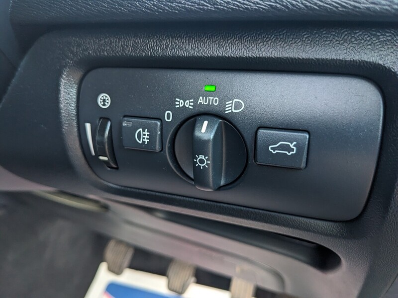 Used Volvo V40 2018 for sale - 76758752: Photo 25