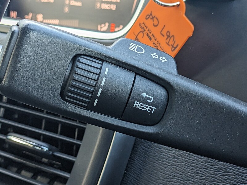 Used Volvo V40 2018 for sale - 76758752: Photo 27