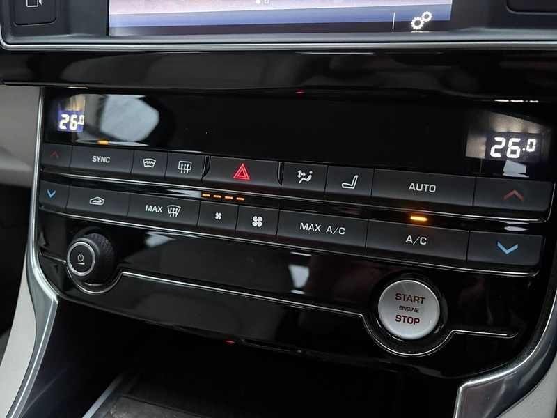 Used Jaguar XE for sale - 76725154: Photo 42