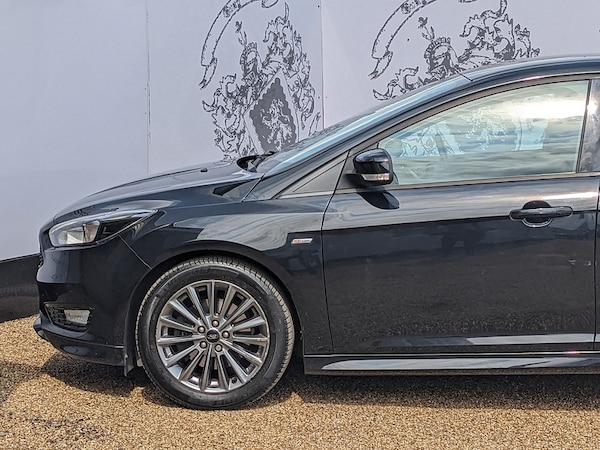 Used Ford Focus 2017 for sale - 74743338: Photo 5