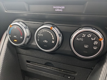 Used Mazda Mazda2 2015 for sale - 75986625: Photo