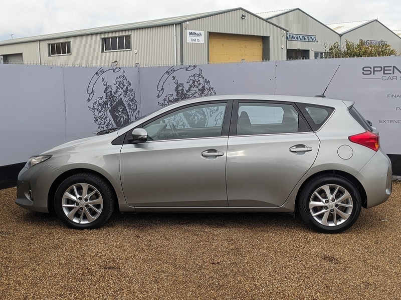 Used Toyota Auris 2014 for sale - 76330447: Photo 4