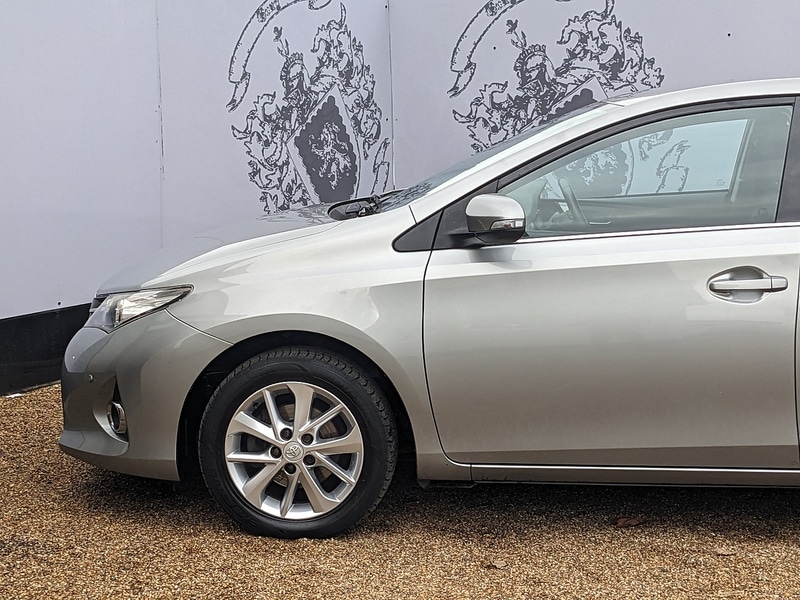 Used Toyota Auris 2014 for sale - 76330447: Photo 5