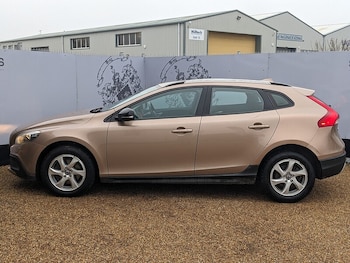 Used Volvo V40 Cross Country 2014 for sale - 77365184: Photo