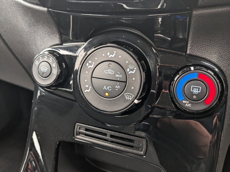 Used Ford Fiesta 2015 for sale - 76102075: Photo 22