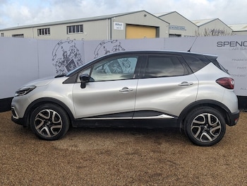 Used Renault Captur 2018 for sale - 77716202: Photo