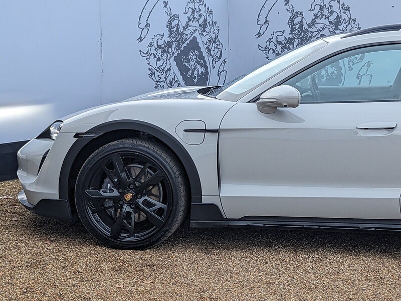 Used Porsche Taycan 2023 for sale - 76919773: Photo 5