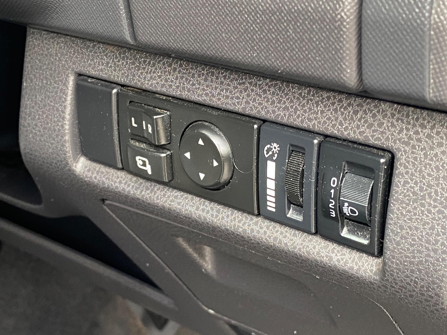 Used Isuzu D-Max for sale - 77864799: Photo 37