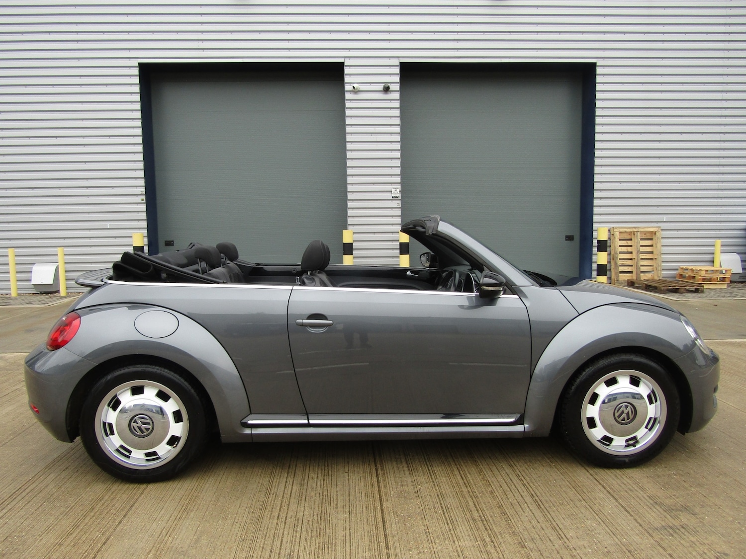 Used Volkswagen Beetle 2016 for sale - 78210915: Photo 14