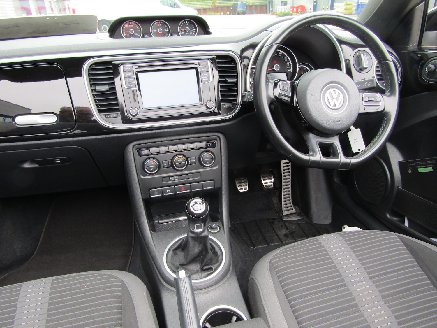 Used Volkswagen Beetle 2016 for sale - 78210915: Photo 22