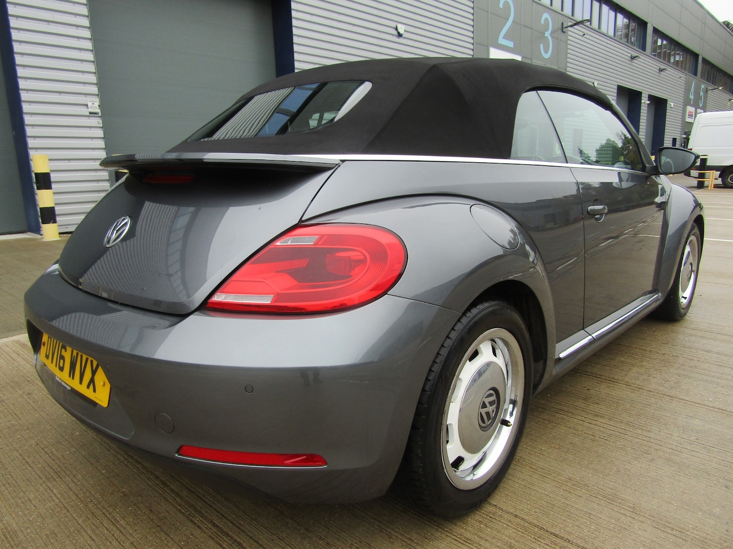 Used Volkswagen Beetle 2016 for sale - 78210915: Photo 9