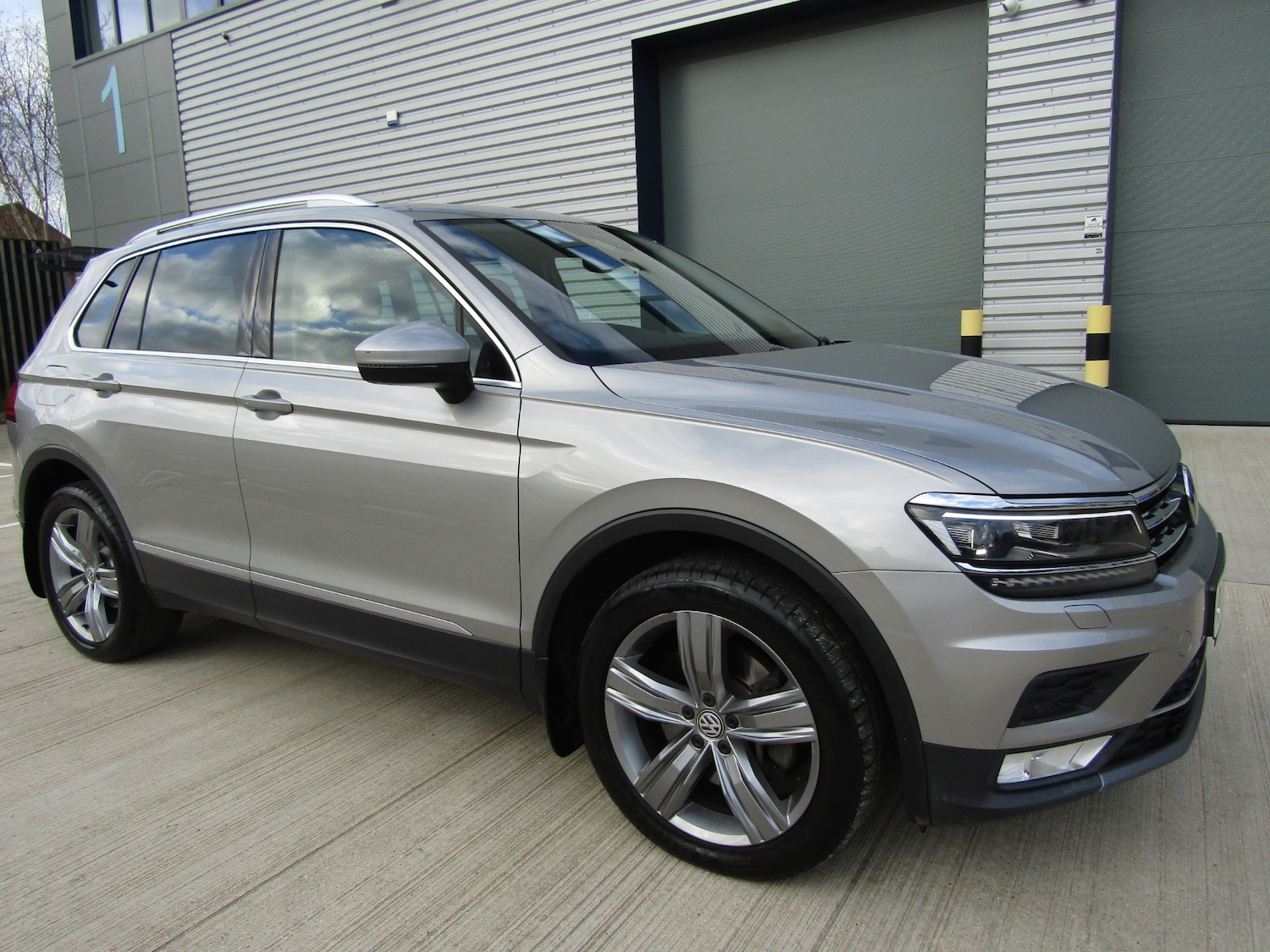 Used Volkswagen Tiguan 2016 for sale - 77045795: Photo 3