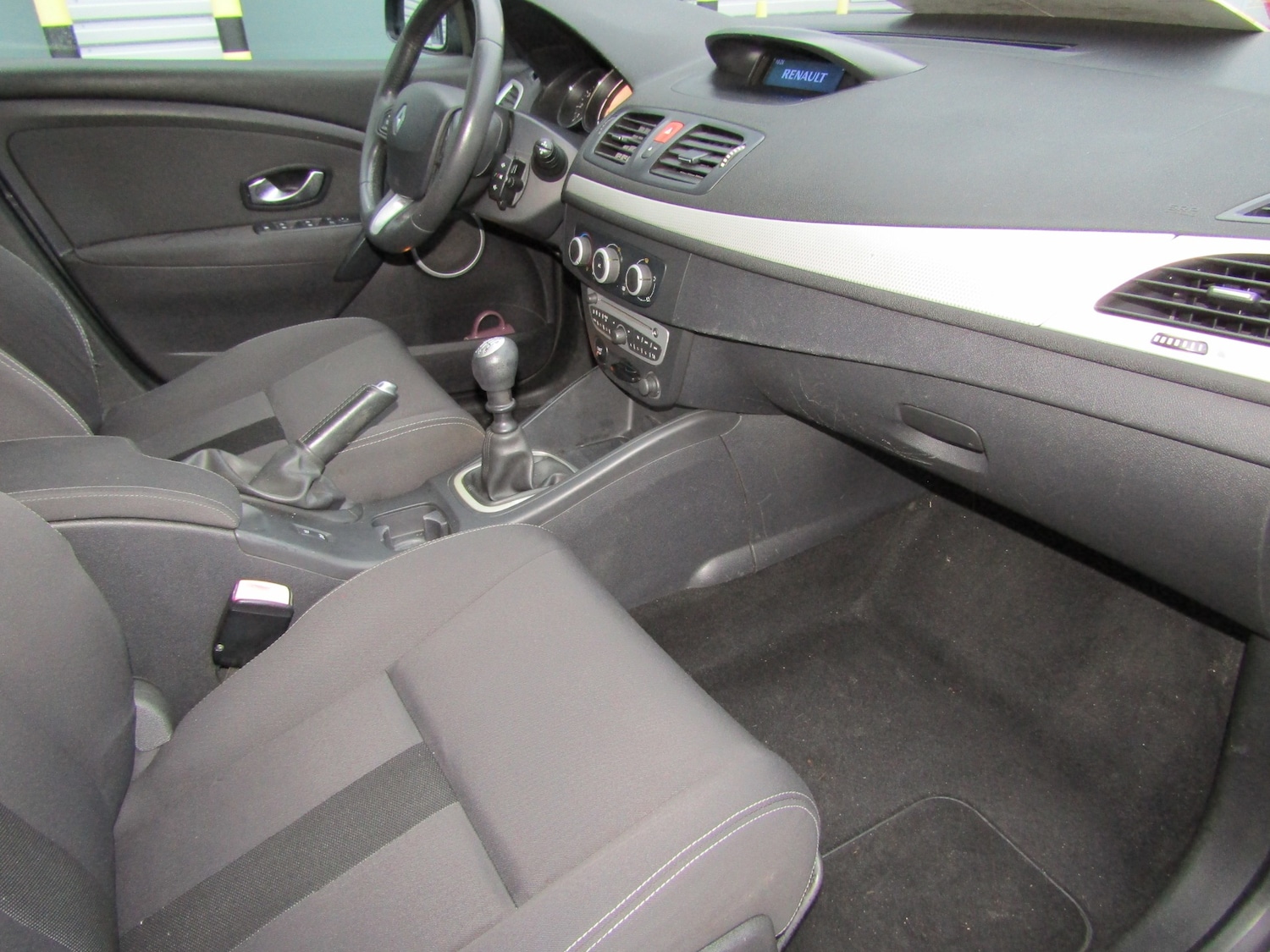 Used Renault Megane 2010 for sale - 76922105: Photo 13