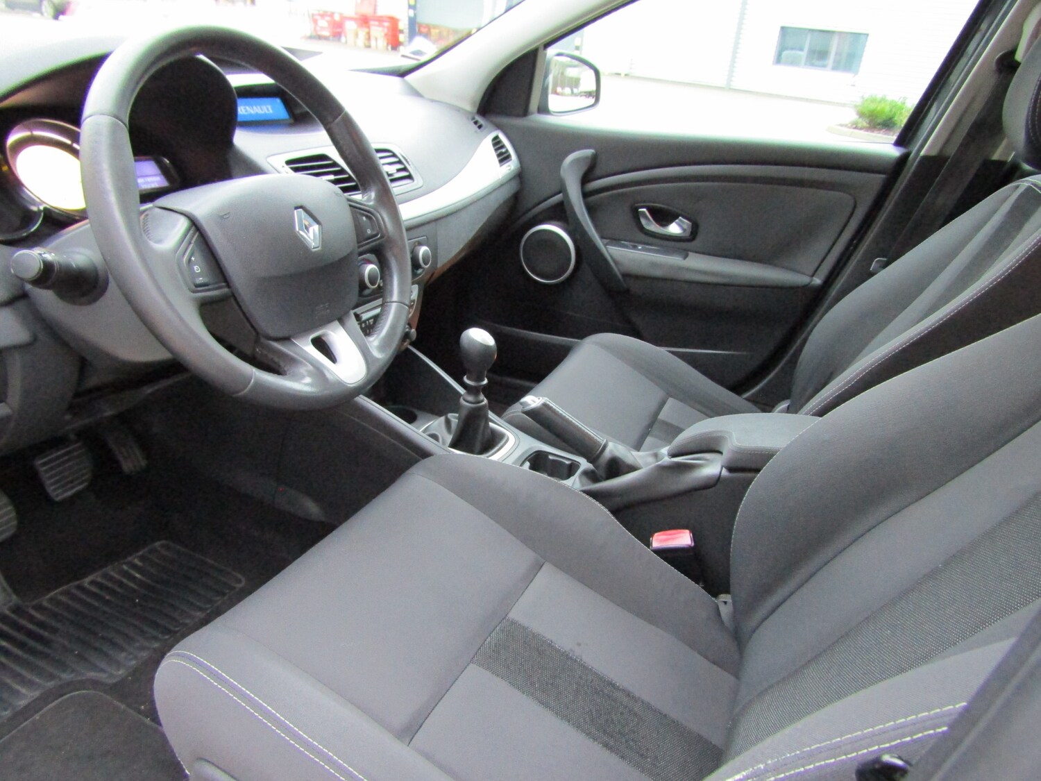 Used Renault Megane 2010 for sale - 76922105: Photo 18