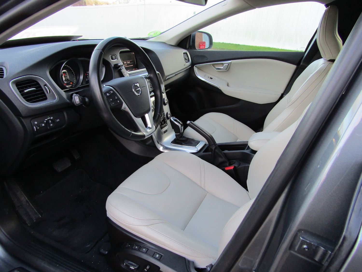 Used Volvo V40 2017 for sale - 77160807: Photo 11