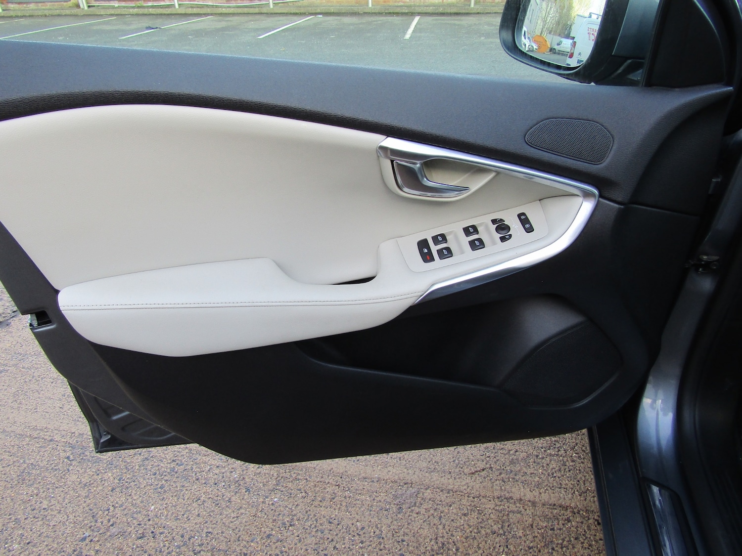 Used Volvo V40 2017 for sale - 77160807: Photo 12