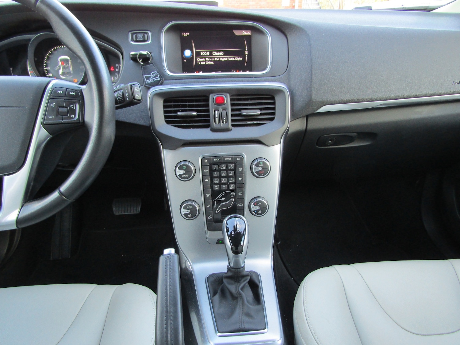 Used Volvo V40 2017 for sale - 77160807: Photo 15