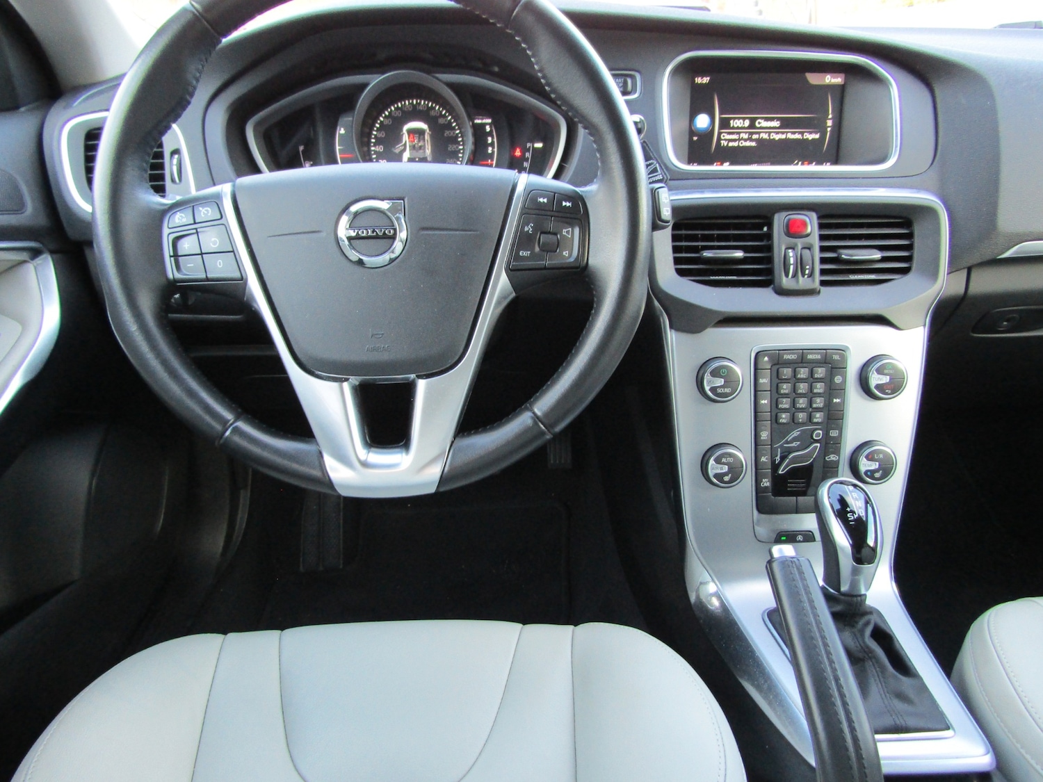 Used Volvo V40 2017 for sale - 77160807: Photo 16