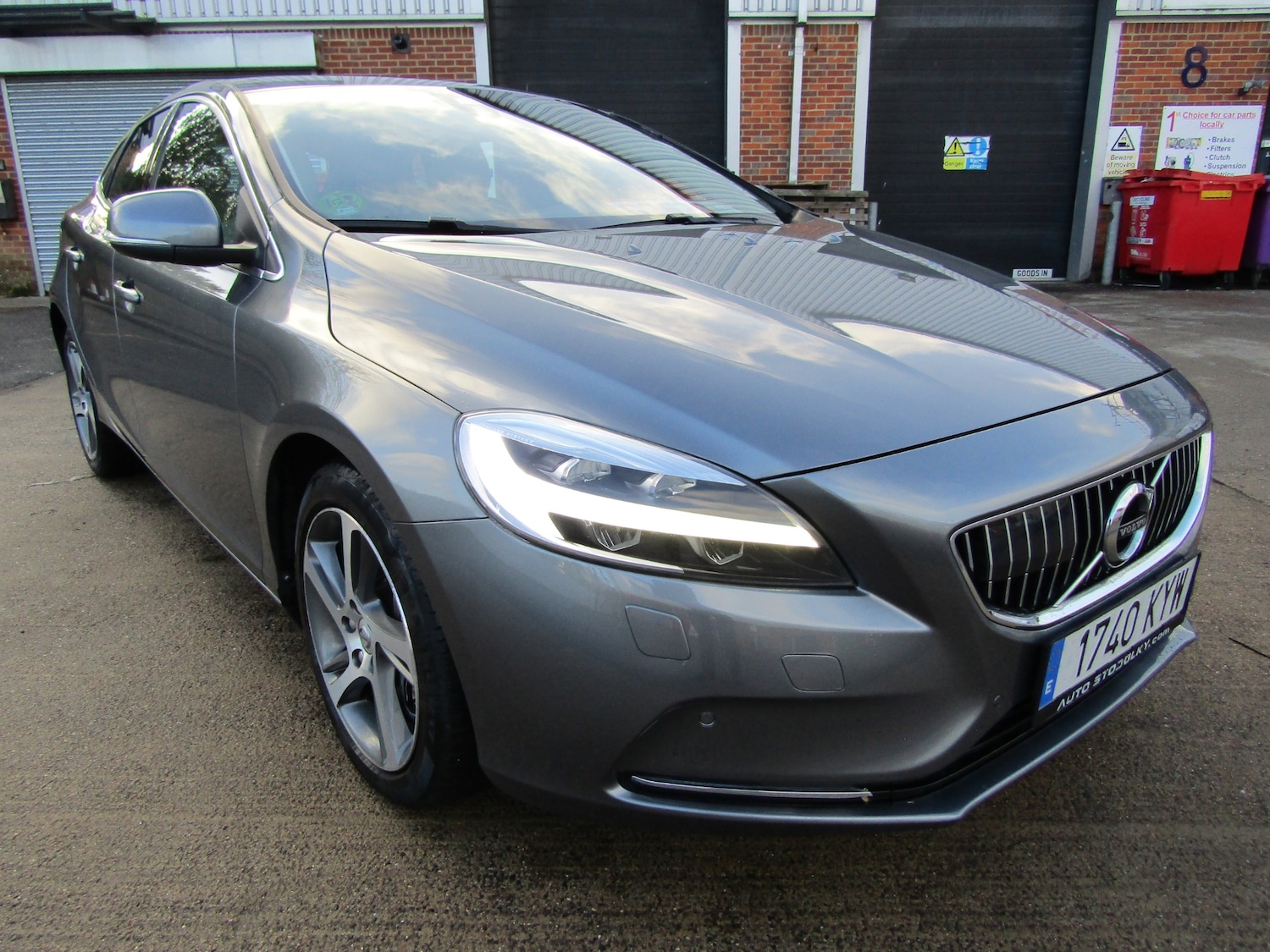 Used Volvo V40 2017 for sale - 77160807: Photo 6
