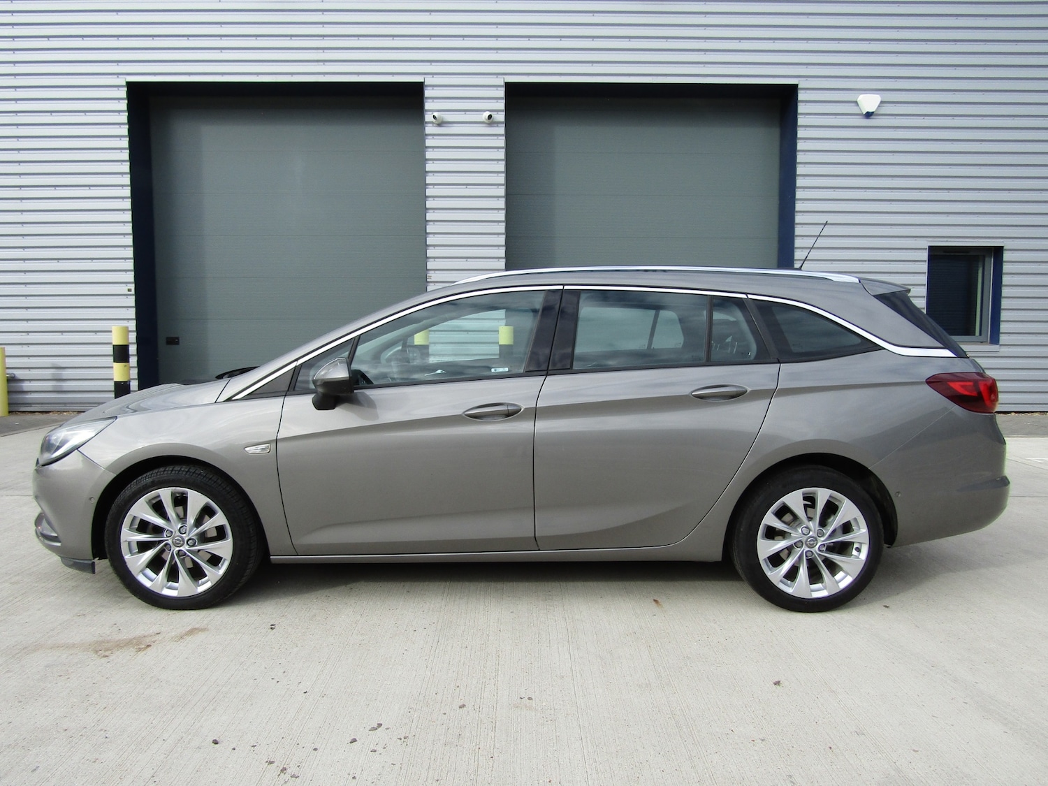 Used Vauxhall Astra 2017 for sale - 76468831: Photo 3