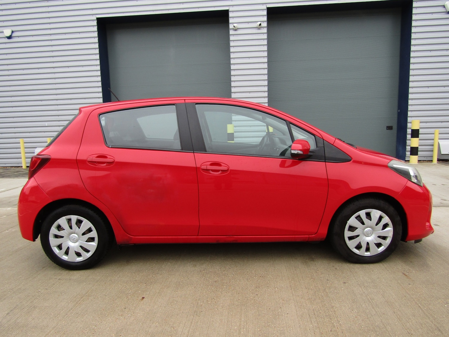 Used Toyota Yaris 2015 for sale - 76972116: Photo 8