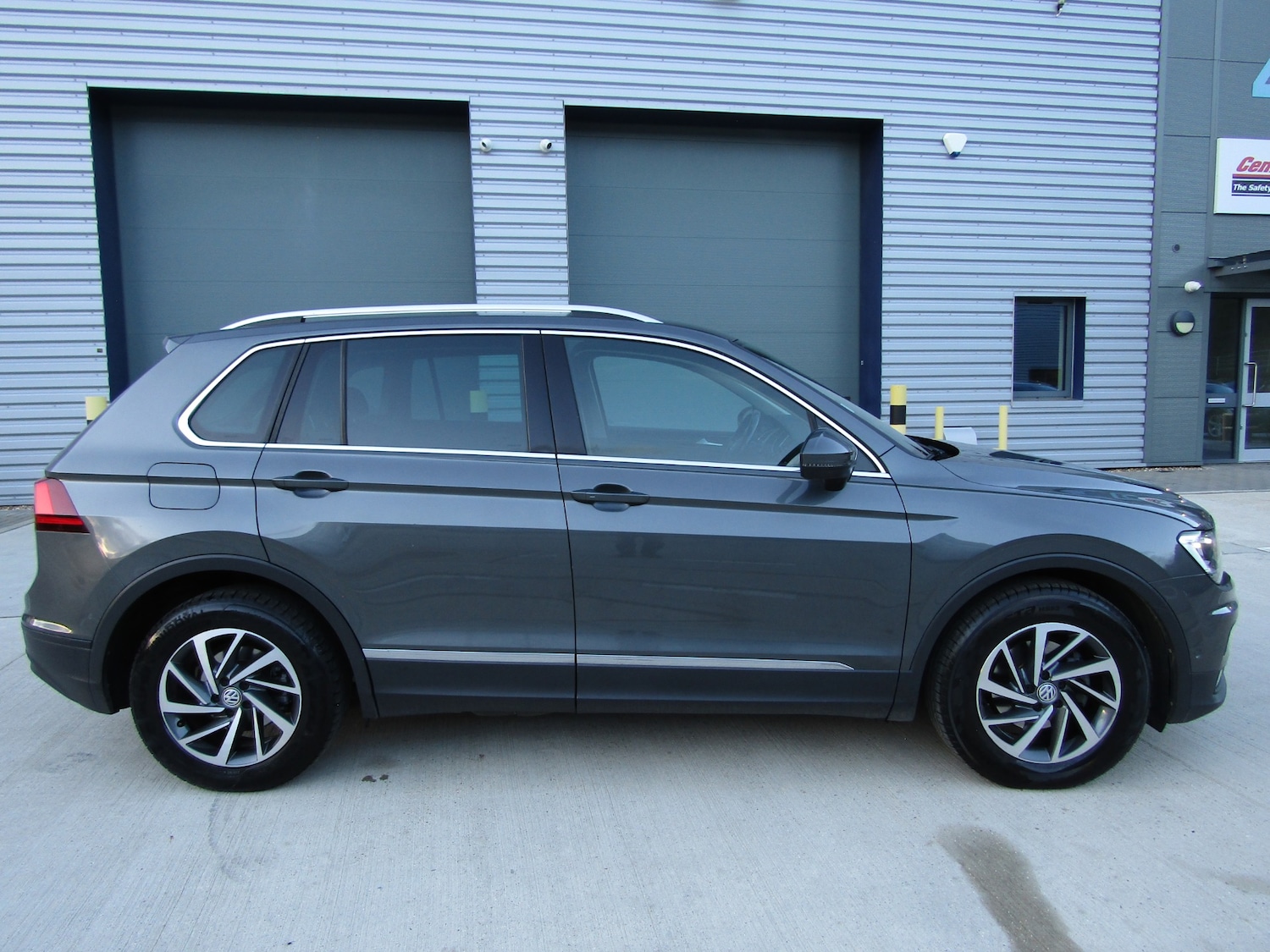 Used Volkswagen Tiguan 2019 for sale - 76908158: Photo 8