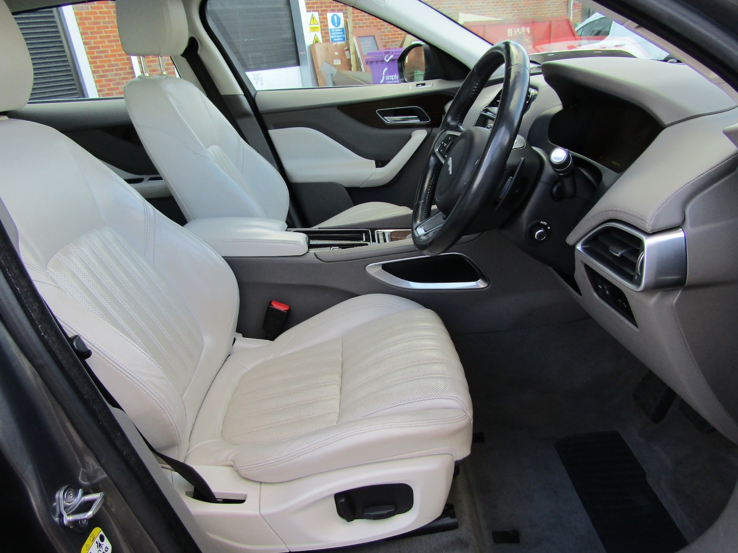 Used Jaguar F-Pace 2017 for sale - 77137236: Photo 13