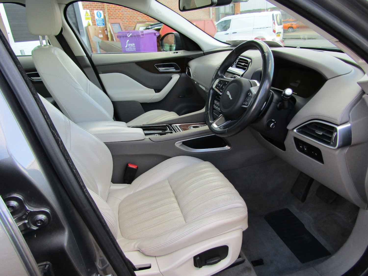 Used Jaguar F-Pace 2017 for sale - 77137236: Photo 14