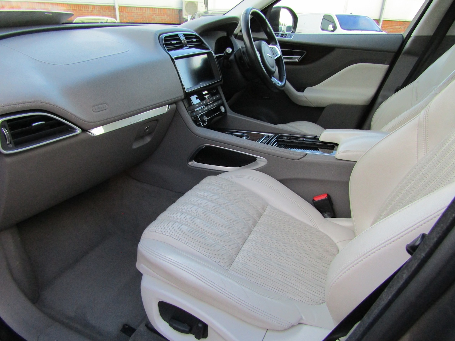 Used Jaguar F-Pace 2017 for sale - 77137236: Photo 21