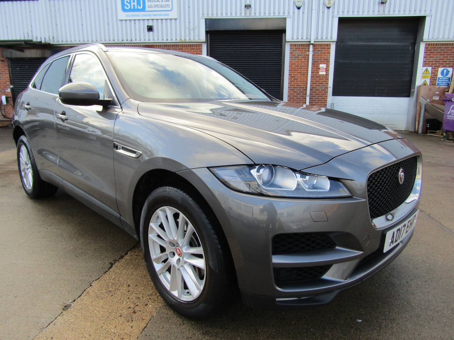 Used Jaguar F-Pace 2017 for sale - 77137236: Photo 4