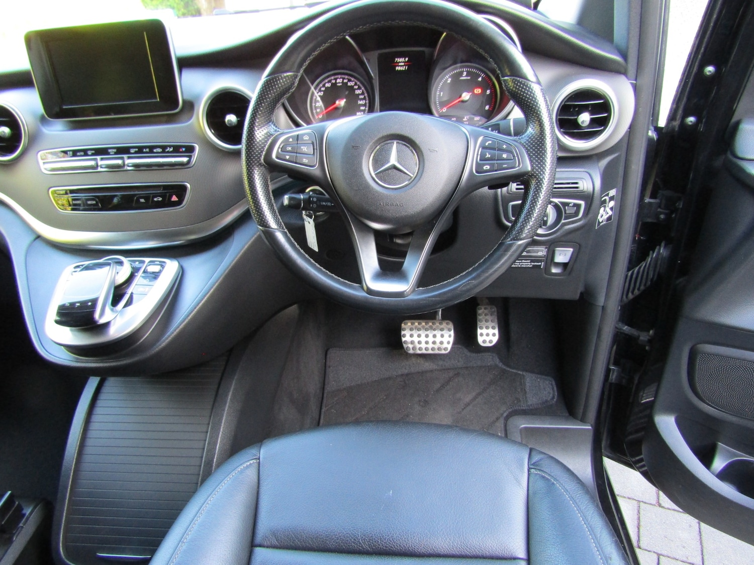 Used Mercedes-Benz V-Class 2018 for sale - 76393955: Photo 10