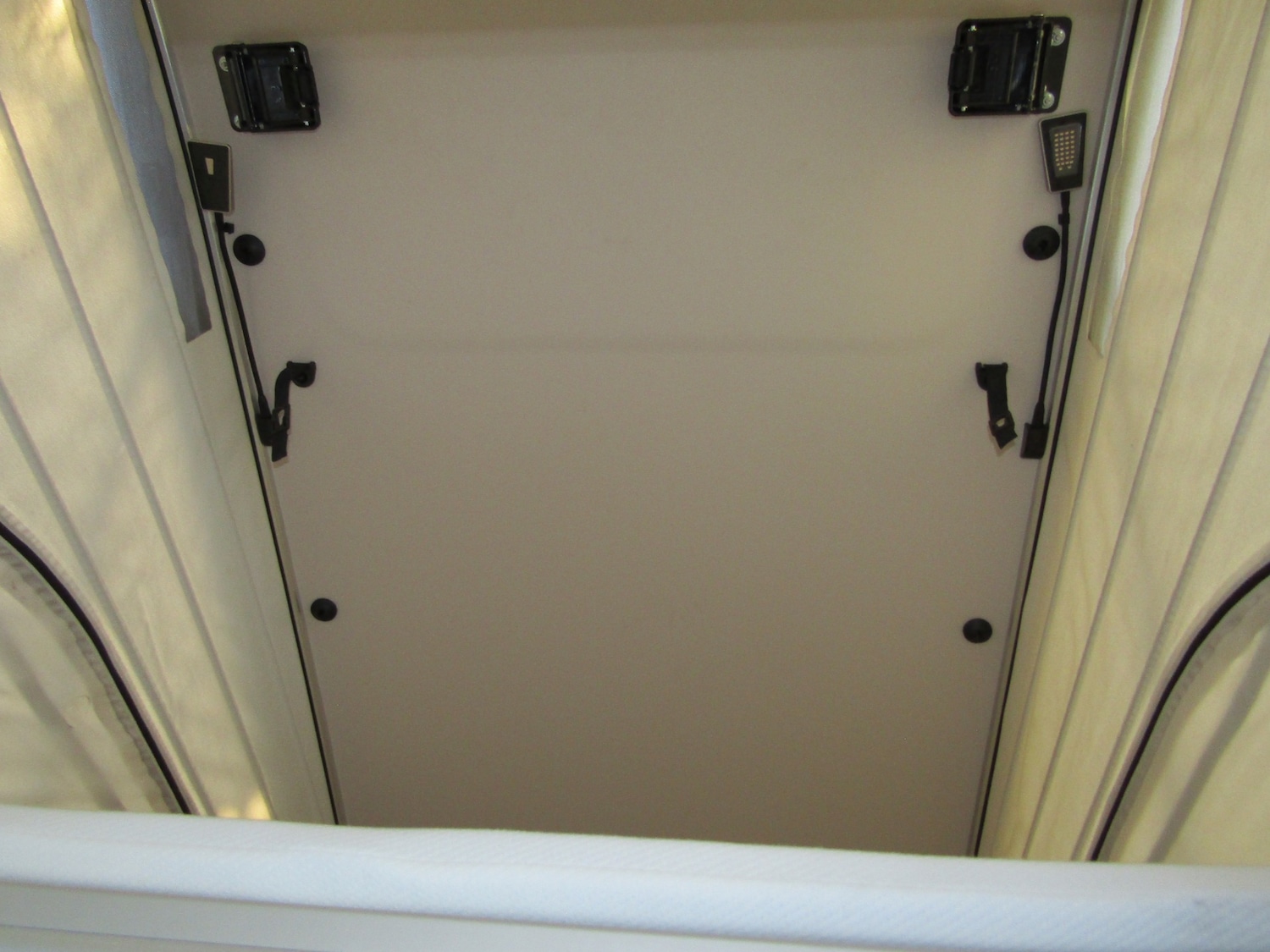 Used Mercedes-Benz V-Class 2018 for sale - 76393955: Photo 31