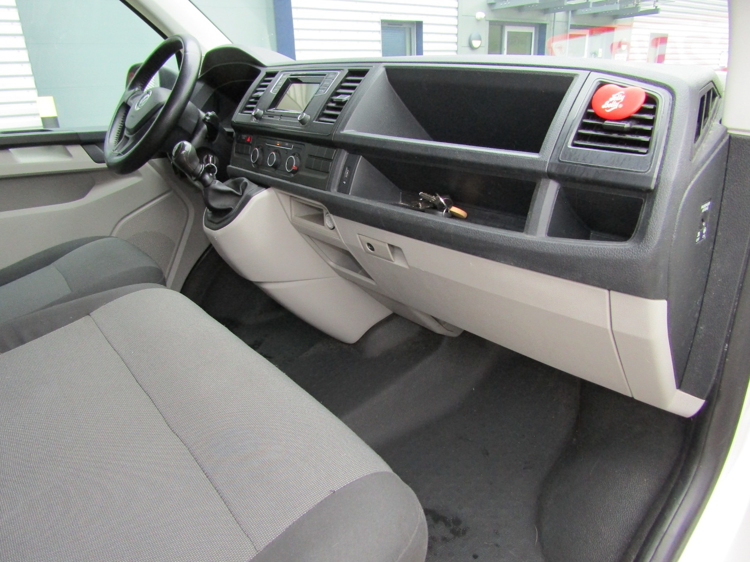 Used Volkswagen Transporter 2016 for sale - 76590003: Photo 24