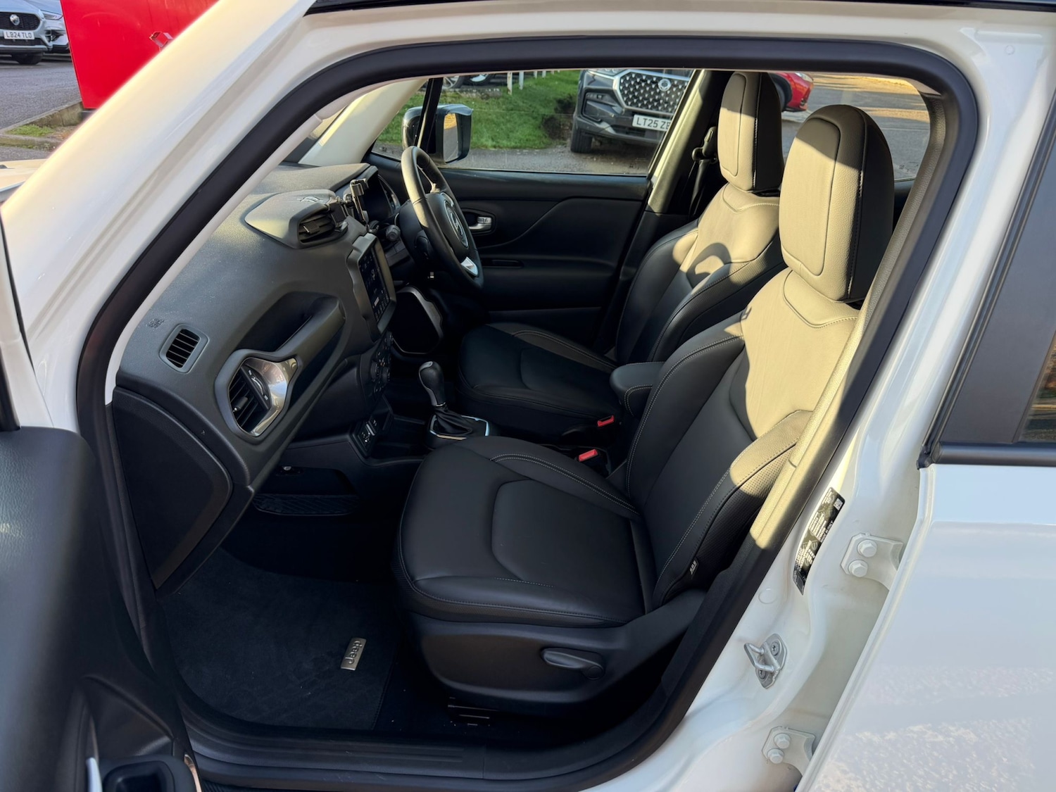 Used Jeep Renegade 2024 for sale - 76901404: Photo 14