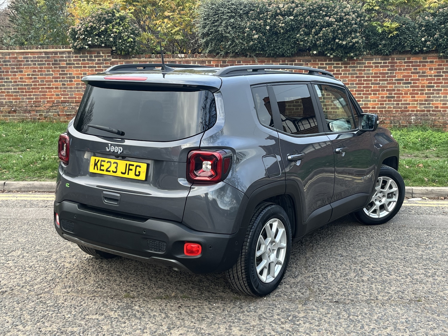 Used Jeep Renegade 2023 for sale - 76873557: Photo 2