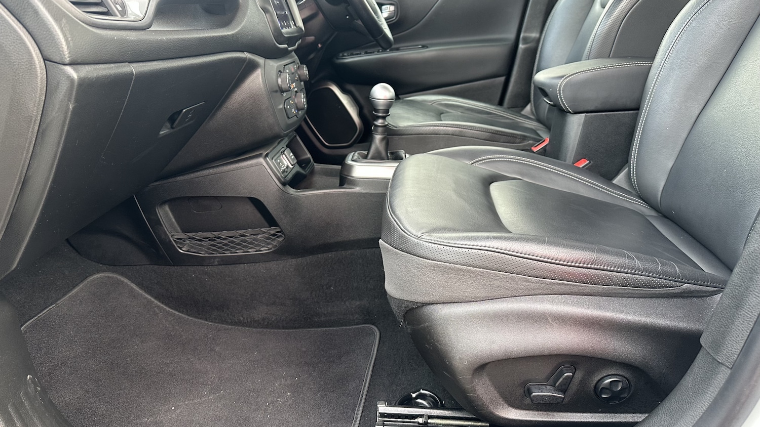 Used Jeep Renegade 2019 for sale - 76873977: Photo 21