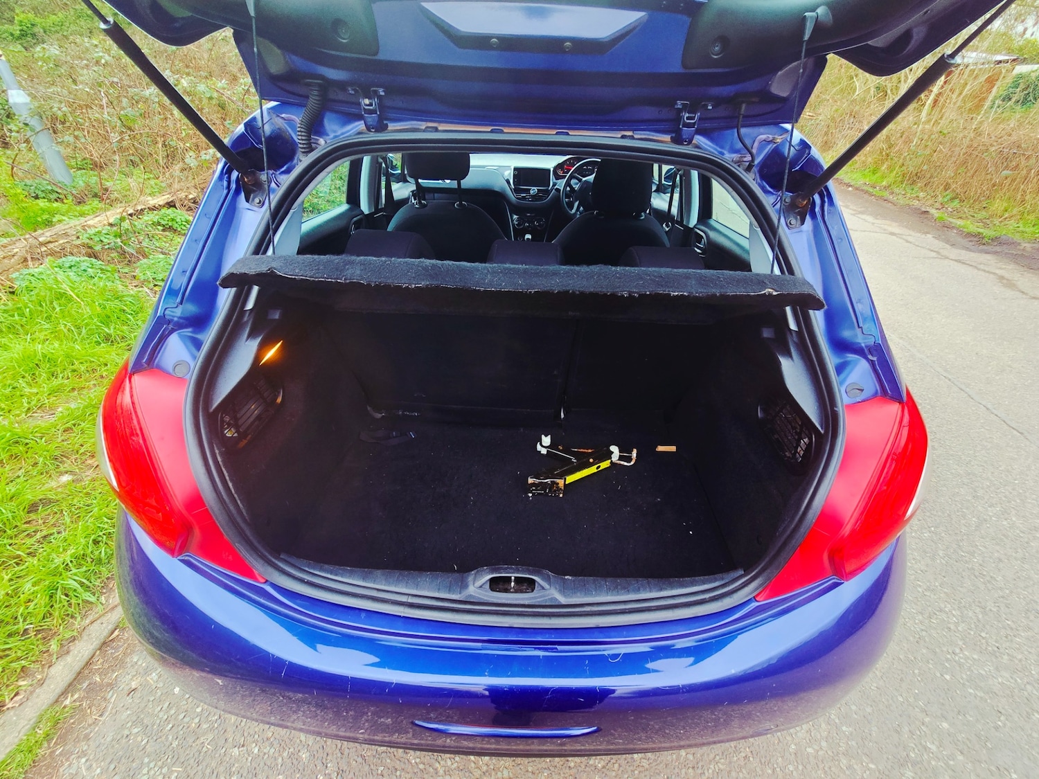 Used Peugeot 208 2013 for sale - 77672141: Photo 4