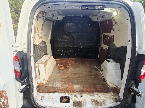 Used Ford Transit Courier 2015 for sale - 76193821: Photo 3