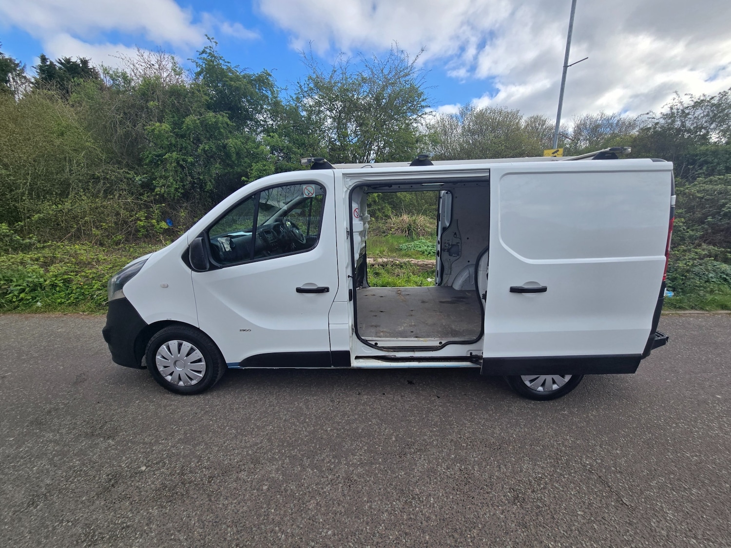 Used Vauxhall Vivaro 2014 for sale - 78102307: Photo 3