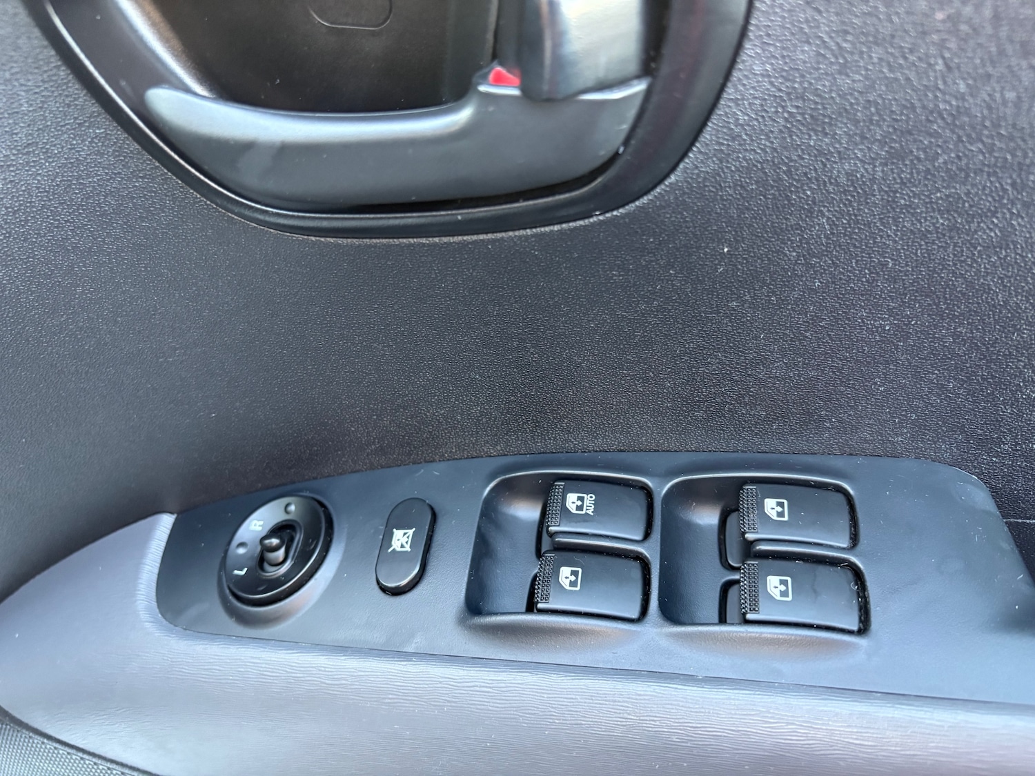 Used Hyundai i10 2011 for sale - 77207718: Photo 40