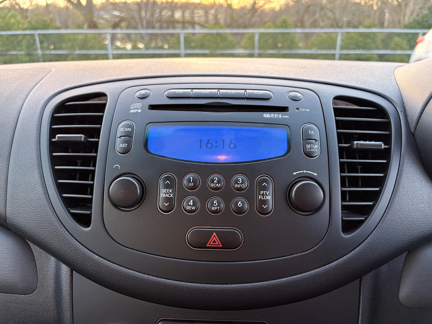 Used Hyundai i10 2011 for sale - 77207718: Photo 61