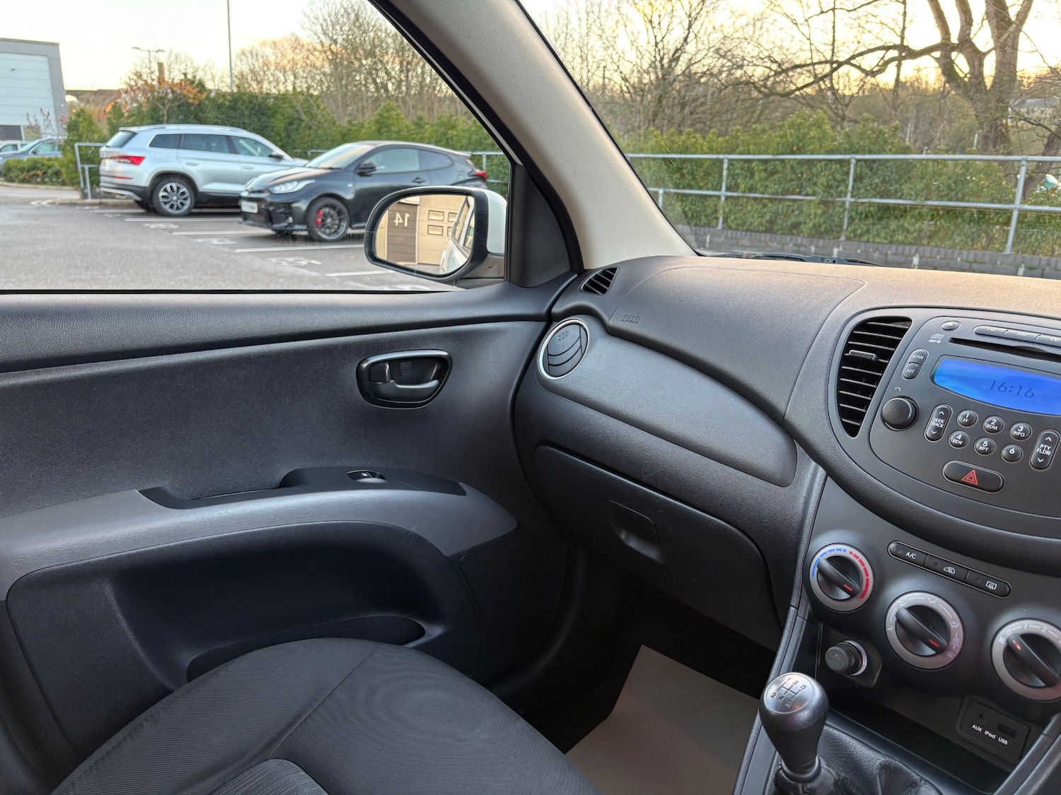 Used Hyundai i10 2011 for sale - 77207718: Photo 63