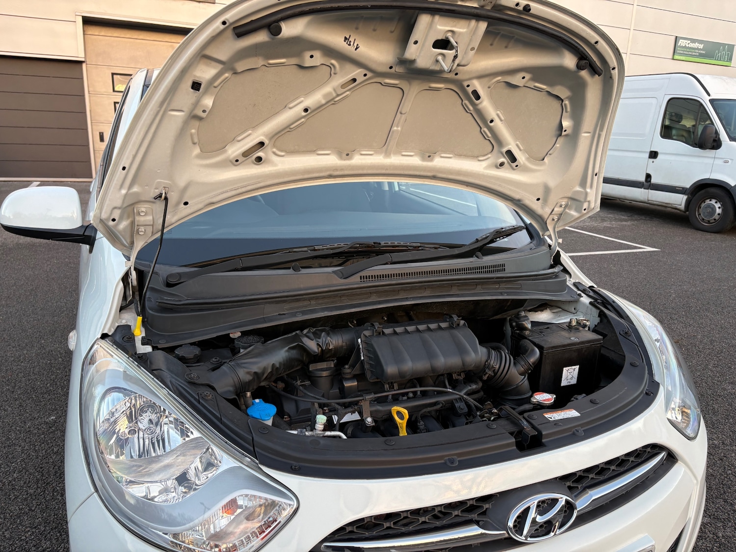 Used Hyundai i10 2011 for sale - 77207718: Photo 74